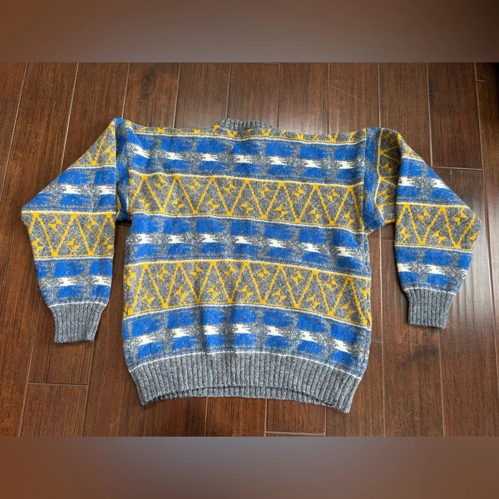 Vintage Hunt Club Wool Sweater
Fair Isle
90s
Blue Yellow Grey
Size XL - Picture 4 of 6